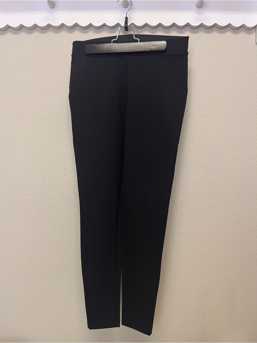NWOT Halogen thick stretchy black leggings